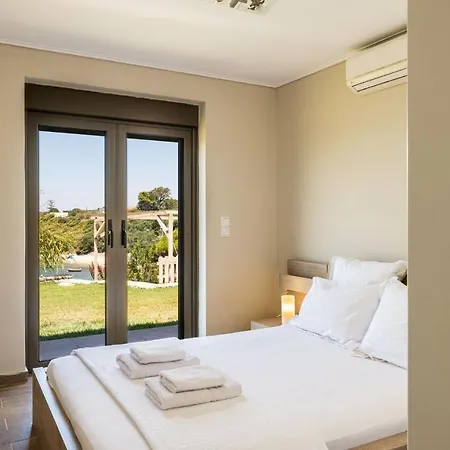 Idyle - Beachfront Villa Tragána