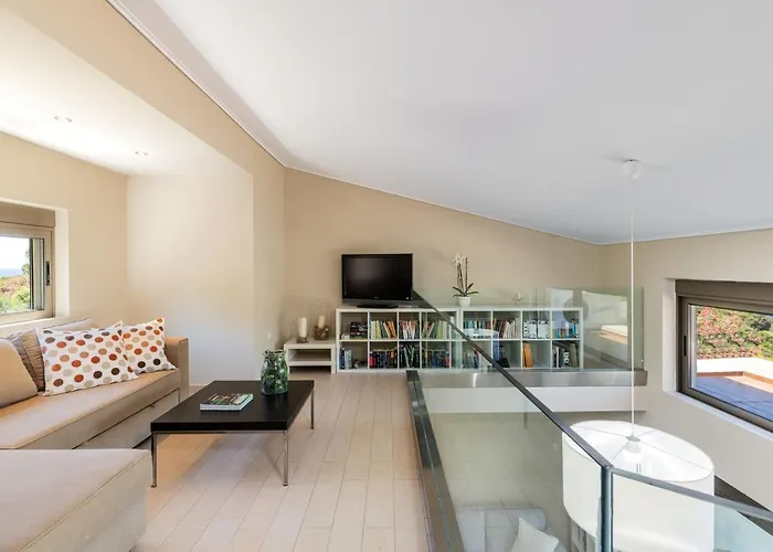 Idyle - Beachfront Villa Tragána